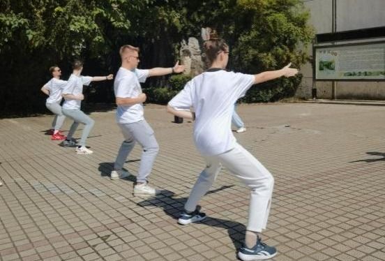 Students from Russia’s Perm State Medical University Learn Baduanjin at Jiangxi University of Chinese Medicine