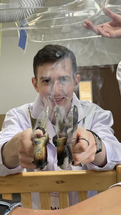 俄罗斯彼尔姆瓦格纳国立医科大学学生在江西中医药大学附属医院学习中医热敏灸技术