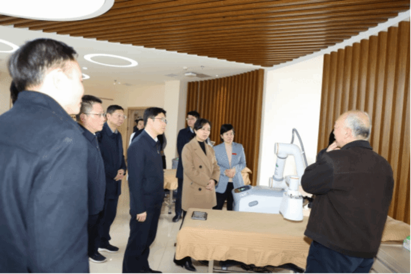 南昌市人民政府一行来校交流座谈