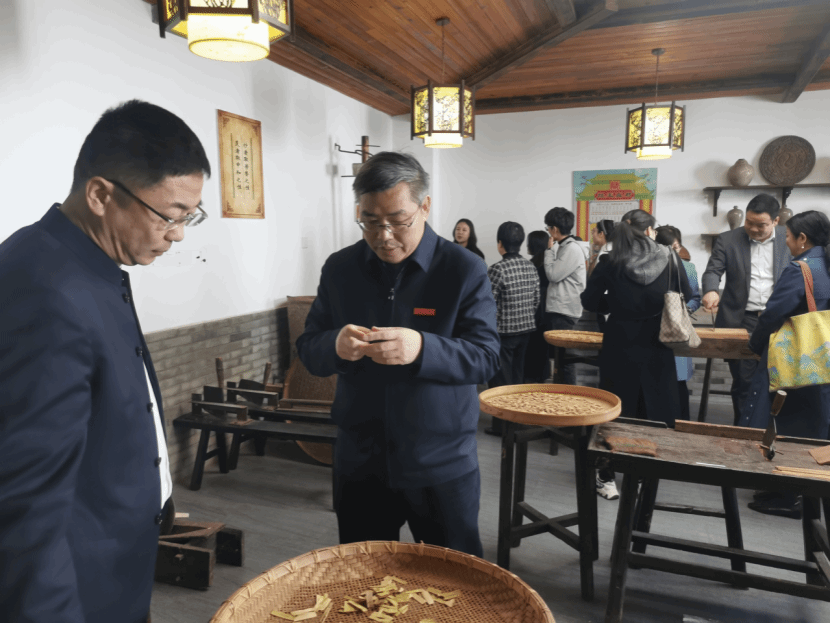 江西景德中药来校交流座谈